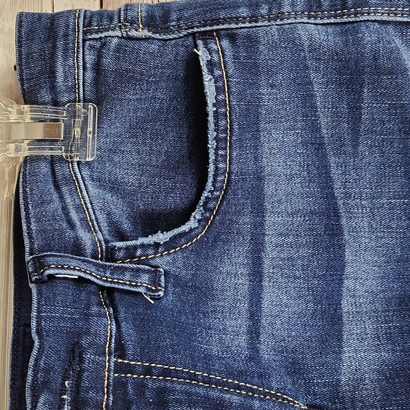 Rock & Republic, 0336, Medium blue wash denim, frayed pockets, Sz 12. - Picture 8 of 14